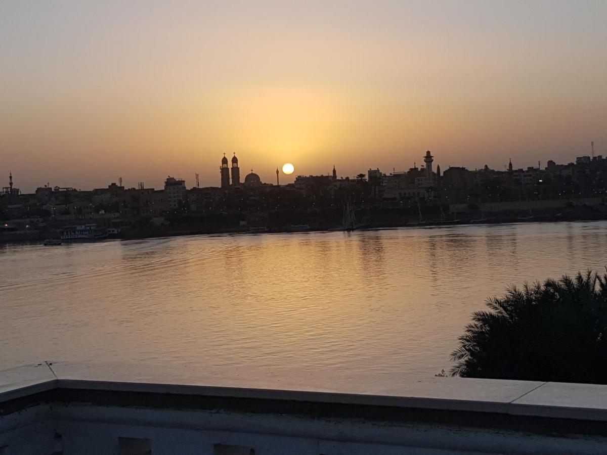 Nile Sunrise Flats Apartment ลักซอร์ ภายนอก รูปภาพ