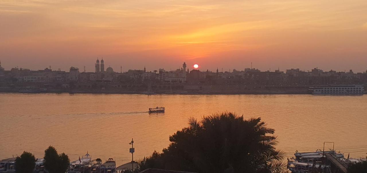 Nile Sunrise Flats Apartment ลักซอร์ ภายนอก รูปภาพ